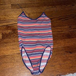 Short sleeve body suit